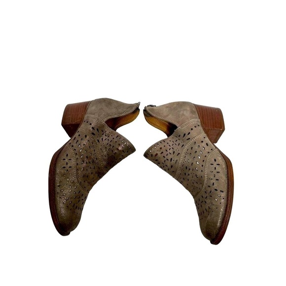 Sofft Metallic Perforated Leather Ankle Slip On Boots Comfort Shoes Booties Sz 7 - Picture 10 of 14